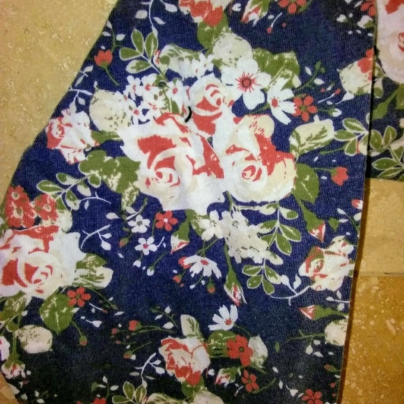 🔻PRICE DROP🔻Rivet de CRU Los Angeles Rose Shirt - Picture 2 of 5